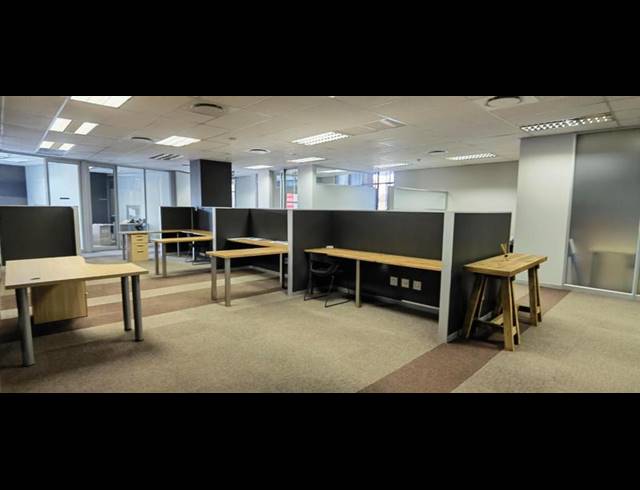 BUSINESS PROPERTY TO RENT IN LYNNWOOD MANOR